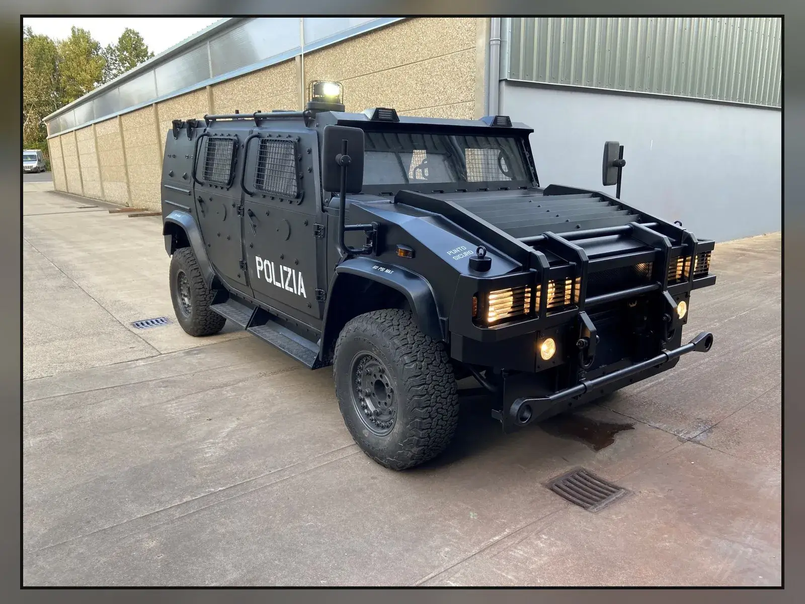 taf-armoured-police-vehicle_4x3